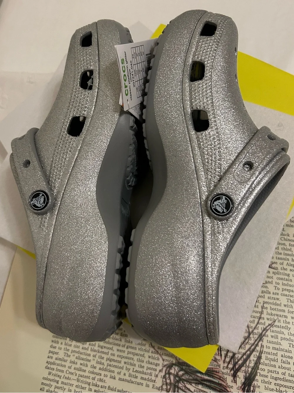 CROCS (NWT) Silver Classic Glitter Platform Shoes - Unisex - Picture 2 of 8